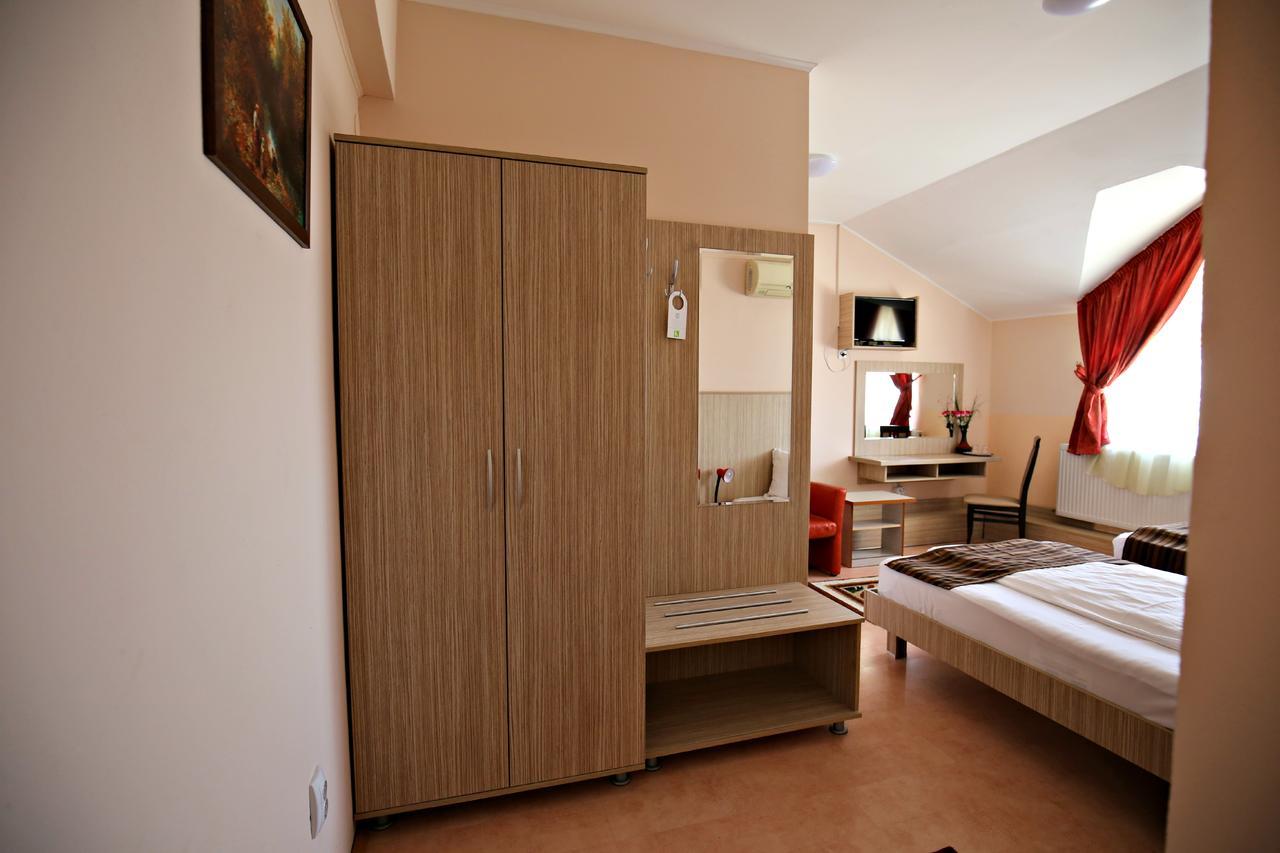 Pension Varadia Oradea Exterior foto